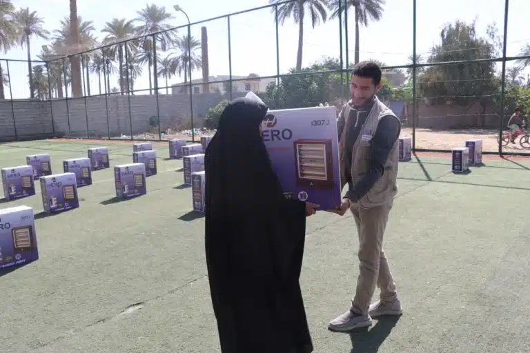 باشر فريق مؤسسة مؤسسة الركيزة بتاريخ 2-3-2024 حملة توزيع المدافئ الكهربائية